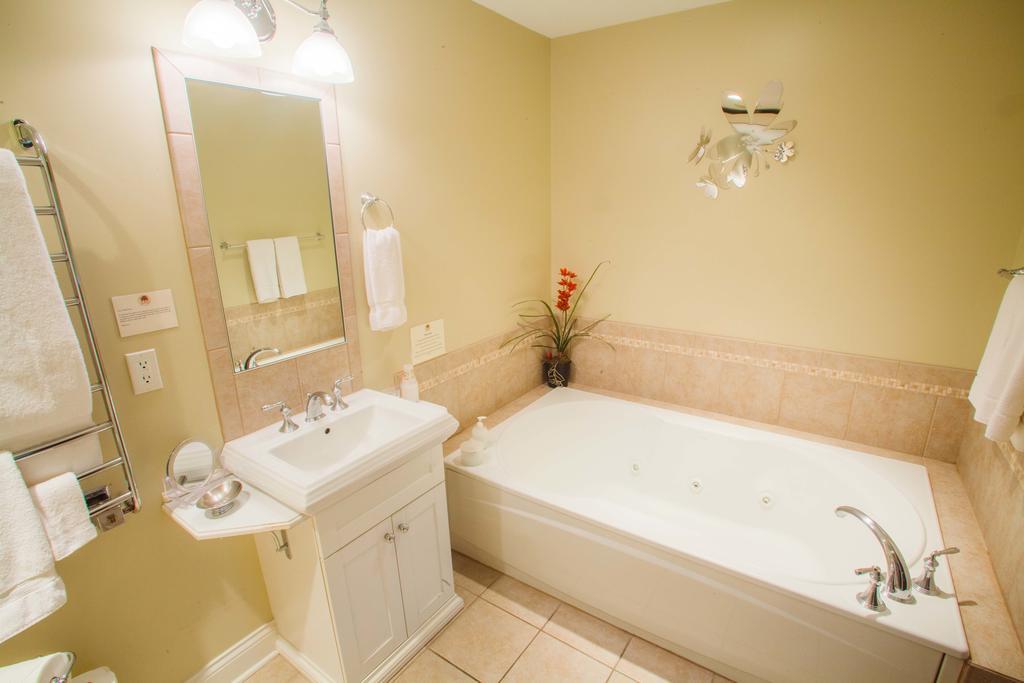 Seven Oaks Bed & Breakfast Lake Geneva Chambre photo